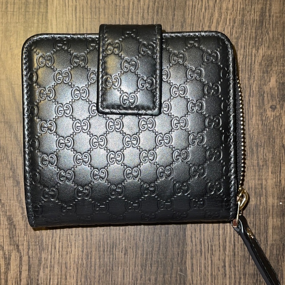 ✨Gucci Wallet (100% authentic & purchased from the Gucci store) Made in Italy. ✨